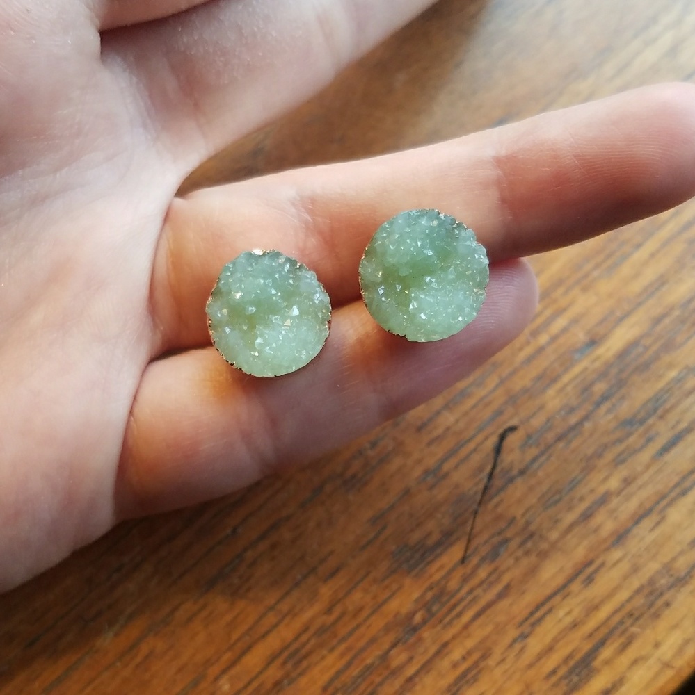 NWOT Light Green Gold Plated Druzy Studs - Picture 4 of 7